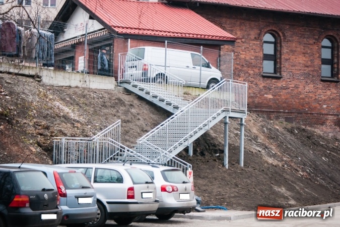 Zdjęcie w galerii na portalu naszraciborz.pl: Ruszył prywatny parking przy Podwalu. Będą tu bramki i parkomat  wiadomości z regionu