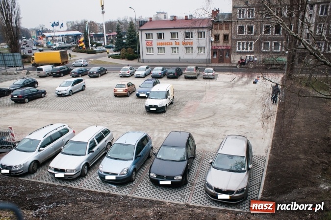 Zdjęcie w galerii na portalu naszraciborz.pl: Ruszył prywatny parking przy Podwalu. Będą tu bramki i parkomat  wiadomości z regionu