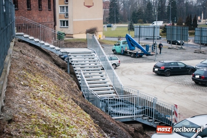 Zdjęcie w galerii na portalu naszraciborz.pl: Ruszył prywatny parking przy Podwalu. Będą tu bramki i parkomat  wiadomości z regionu