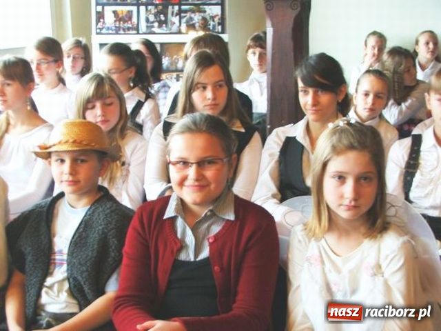 Zdjęcie w galerii na portalu naszraciborz.pl: Przybieżeli do... G5, a tam festiwal kolęd wiadomości z regionu