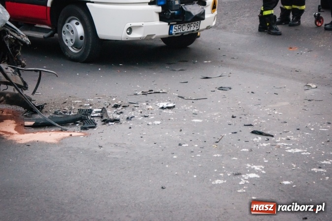 Zdjęcie w galerii na portalu naszraciborz.pl: Nieustąpienie pierwszeństwa przyczyną zderzenia dwóch samochodów osobowych w Pawłowie wiadomości z regionu