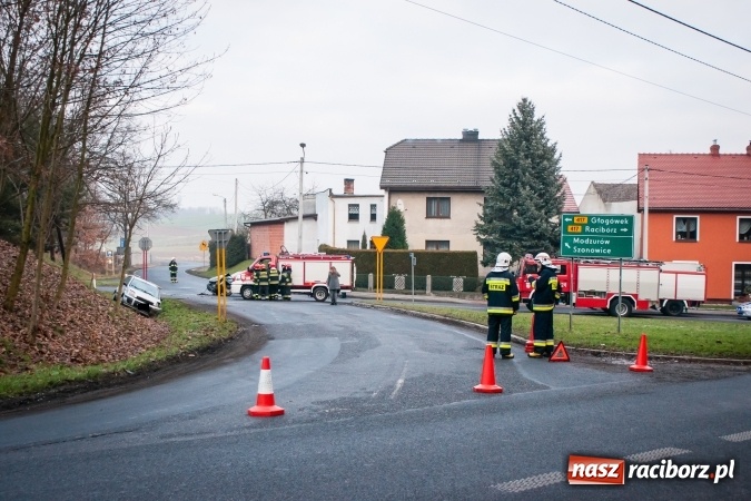 Zdjęcie w galerii na portalu naszraciborz.pl: Nieustąpienie pierwszeństwa przyczyną zderzenia dwóch samochodów osobowych w Pawłowie wiadomości z regionu