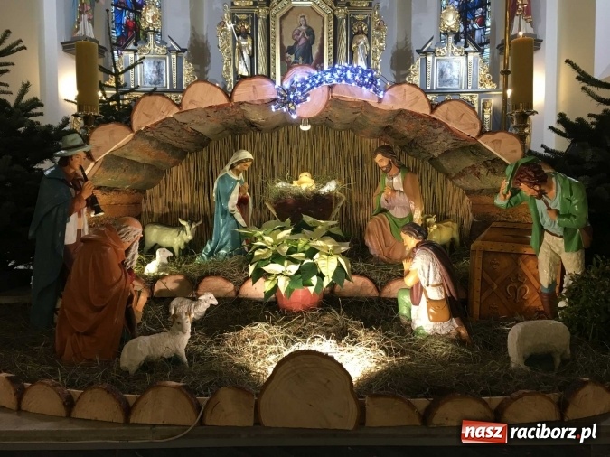 Zdjęcie w galerii na portalu naszraciborz.pl: Tak Jezus przyszedł na świat - żywa szopka w Brzeziu wiadomości z regionu
