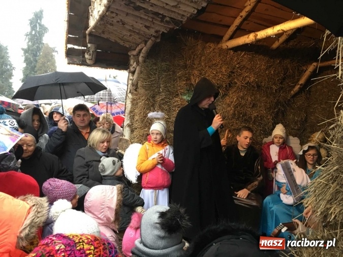 Zdjęcie w galerii na portalu naszraciborz.pl: Tak Jezus przyszedł na świat - żywa szopka w Brzeziu wiadomości z regionu