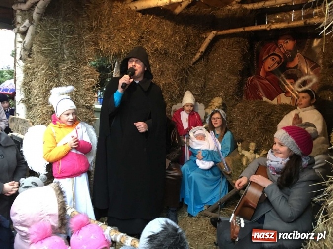 Zdjęcie w galerii na portalu naszraciborz.pl: Tak Jezus przyszedł na świat - żywa szopka w Brzeziu wiadomości z regionu