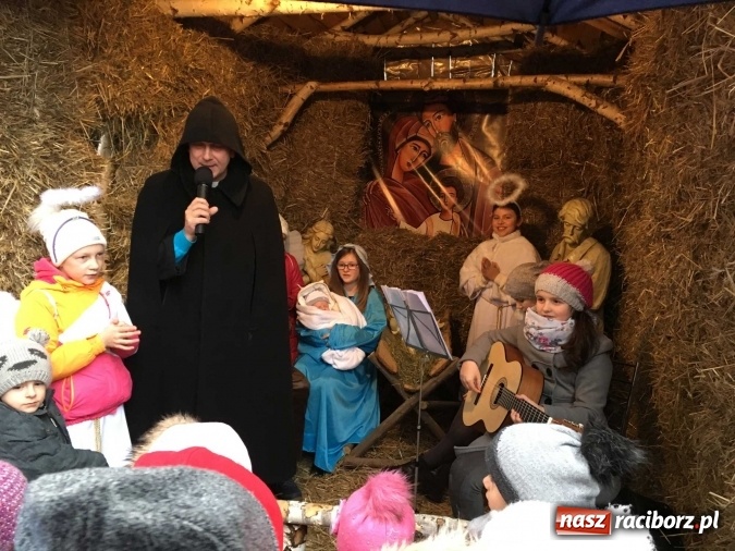Zdjęcie w galerii na portalu naszraciborz.pl: Tak Jezus przyszedł na świat - żywa szopka w Brzeziu wiadomości z regionu