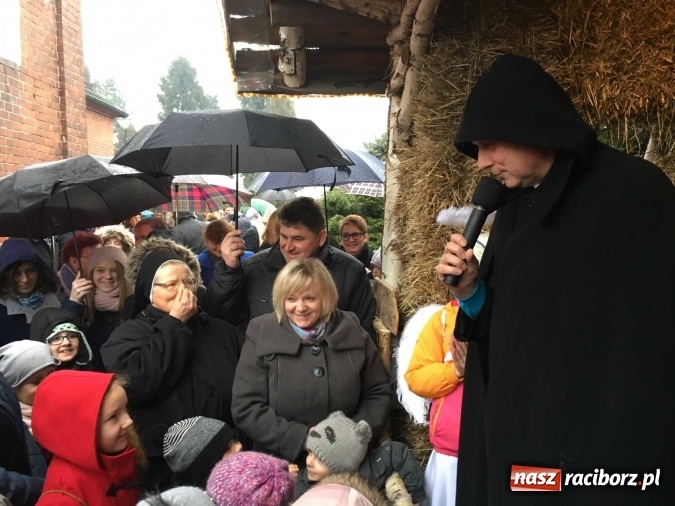 Zdjęcie w galerii na portalu naszraciborz.pl: Tak Jezus przyszedł na świat - żywa szopka w Brzeziu wiadomości z regionu