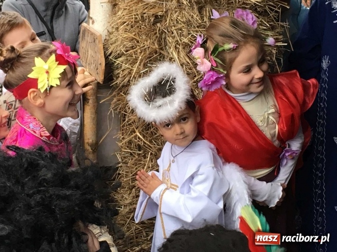 Zdjęcie w galerii na portalu naszraciborz.pl: Mali kolędnicy misyjni ruszają z gwiazdą nadziei do domów w całym powiecie raciborskim wiadomości z regionu
