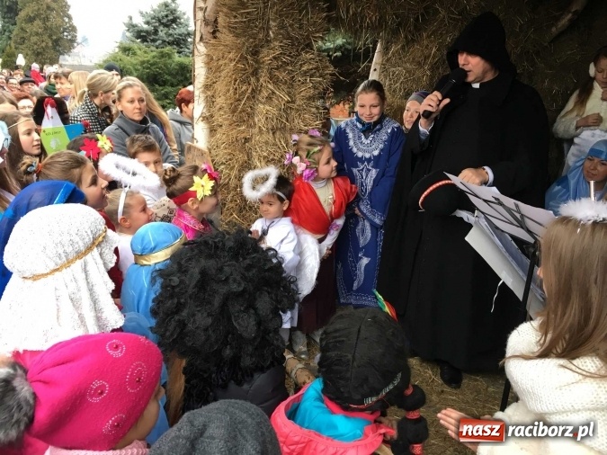 Zdjęcie w galerii na portalu naszraciborz.pl: Mali kolędnicy misyjni ruszają z gwiazdą nadziei do domów w całym powiecie raciborskim wiadomości z regionu