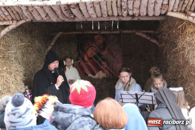Zdjęcie w galerii na portalu naszraciborz.pl: Mali kolędnicy misyjni ruszają z gwiazdą nadziei do domów w całym powiecie raciborskim wiadomości z regionu