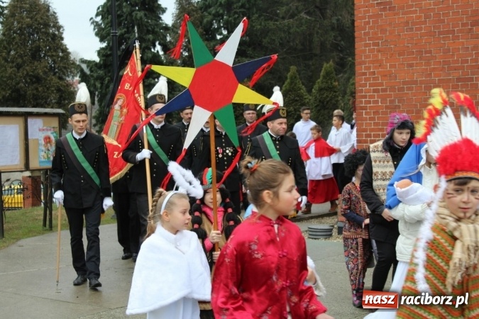 Zdjęcie w galerii na portalu naszraciborz.pl: Mali kolędnicy misyjni ruszają z gwiazdą nadziei do domów w całym powiecie raciborskim wiadomości z regionu