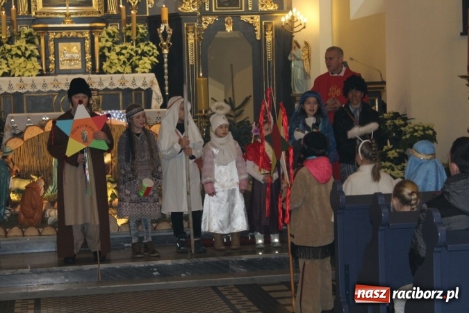 Zdjęcie w galerii na portalu naszraciborz.pl: Mali kolędnicy misyjni ruszają z gwiazdą nadziei do domów w całym powiecie raciborskim wiadomości z regionu