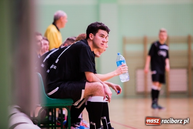 Zdjęcie w galerii na portalu naszraciborz.pl: Poniedziałkowe emocje w Halowej Lidze Piłki Nożnej wiadomości z regionu