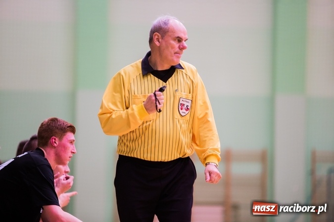 Zdjęcie w galerii na portalu naszraciborz.pl: Poniedziałkowe emocje w Halowej Lidze Piłki Nożnej wiadomości z regionu