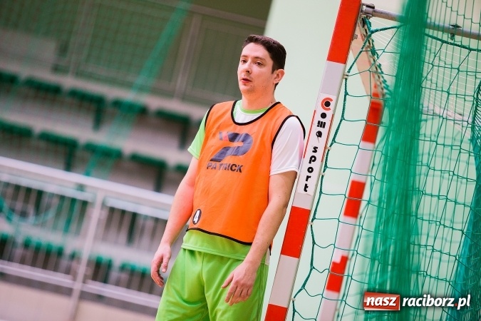 Zdjęcie w galerii na portalu naszraciborz.pl: Poniedziałkowe emocje w Halowej Lidze Piłki Nożnej wiadomości z regionu