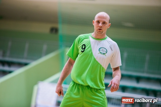 Zdjęcie w galerii na portalu naszraciborz.pl: Poniedziałkowe emocje w Halowej Lidze Piłki Nożnej wiadomości z regionu
