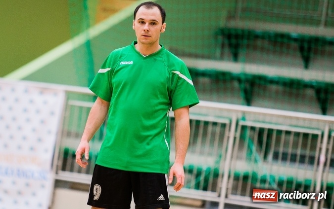 Zdjęcie w galerii na portalu naszraciborz.pl: Poniedziałkowe emocje w Halowej Lidze Piłki Nożnej wiadomości z regionu