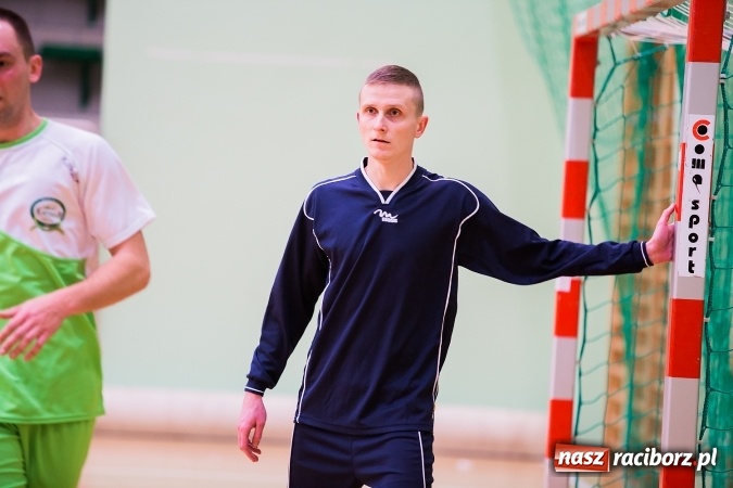 Zdjęcie w galerii na portalu naszraciborz.pl: Poniedziałkowe emocje w Halowej Lidze Piłki Nożnej wiadomości z regionu