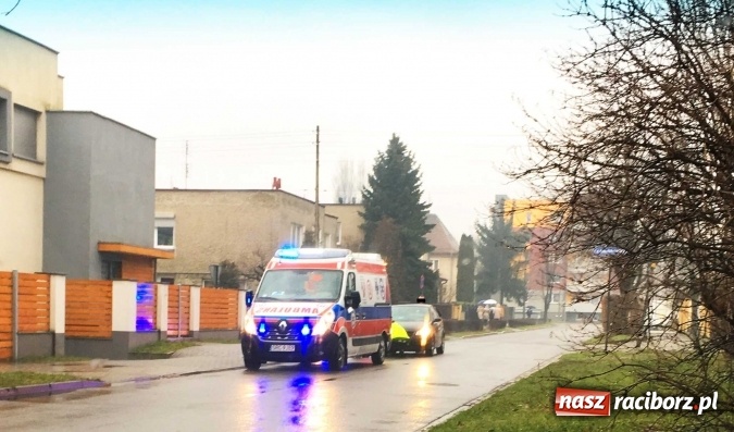 Zdjęcie w galerii na portalu naszraciborz.pl: Dachowanie volvo V70 oraz potrącenie pieszej na Wczasowej  wiadomości z regionu