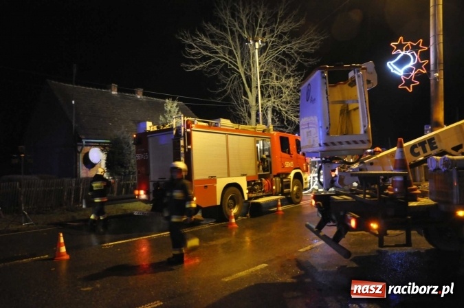 Zdjęcie w galerii na portalu naszraciborz.pl: Pożar na poddaszu domu w Rudzie Kozielskiej. W akcji zastępy z Raciborza oraz OSP z gminy Kuźnia Raciborska wiadomości z regionu