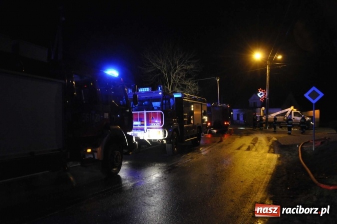Zdjęcie w galerii na portalu naszraciborz.pl: Pożar na poddaszu domu w Rudzie Kozielskiej. W akcji zastępy z Raciborza oraz OSP z gminy Kuźnia Raciborska wiadomości z regionu