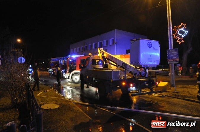 Zdjęcie w galerii na portalu naszraciborz.pl: Pożar na poddaszu domu w Rudzie Kozielskiej. W akcji zastępy z Raciborza oraz OSP z gminy Kuźnia Raciborska wiadomości z regionu