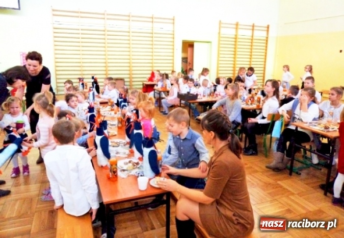 Zdjęcie w galerii na portalu naszraciborz.pl: Wsp&oacute;lna szkolna wigilia w Borucinie wiadomości z regionu