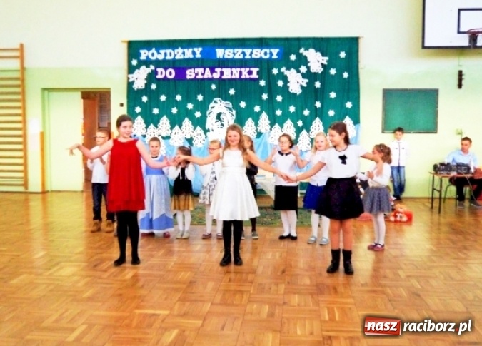 Zdjęcie w galerii na portalu naszraciborz.pl: Wsp&oacute;lna szkolna wigilia w Borucinie wiadomości z regionu