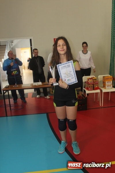 Zdjęcie w galerii na portalu naszraciborz.pl: Siatkarki z Gimnazjum nr 3 kończą rok ze świetnymi wynikami  wiadomości z regionu