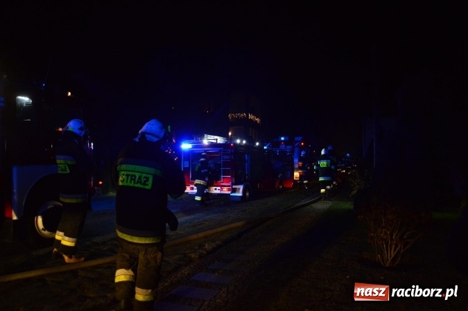 Zdjęcie w galerii na portalu naszraciborz.pl: W Bieńkowicach przy ulicy Raciborskiej spłonęło BMW wiadomości z regionu