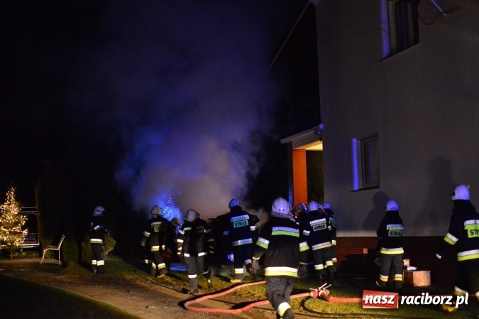 Zdjęcie w galerii na portalu naszraciborz.pl: W Bieńkowicach przy ulicy Raciborskiej spłonęło BMW wiadomości z regionu