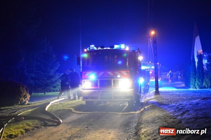 Zdjęcie w galerii na portalu naszraciborz.pl: W Bieńkowicach przy ulicy Raciborskiej spłonęło BMW wiadomości z regionu