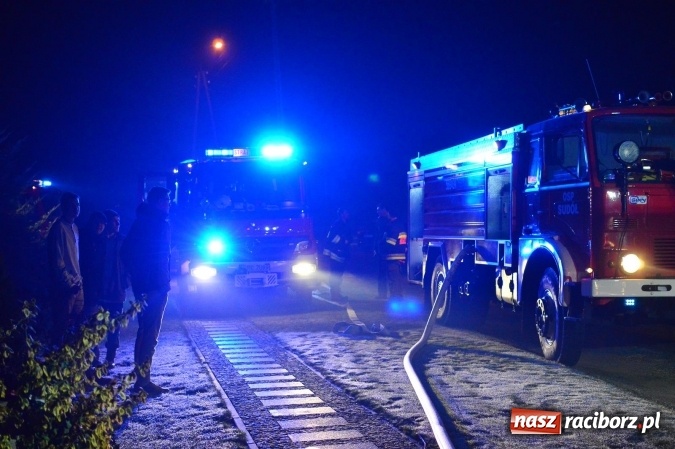 Zdjęcie w galerii na portalu naszraciborz.pl: W Bieńkowicach przy ulicy Raciborskiej spłonęło BMW wiadomości z regionu