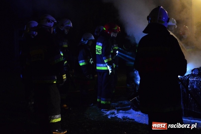 Zdjęcie w galerii na portalu naszraciborz.pl: W Bieńkowicach przy ulicy Raciborskiej spłonęło BMW wiadomości z regionu