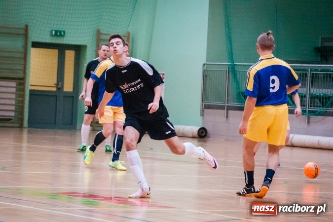 Zdjęcie w galerii na portalu naszraciborz.pl: Drugoligowe potyczki w Halowej Lidze Piłki Nożnej wiadomości z regionu