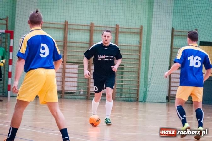 Zdjęcie w galerii na portalu naszraciborz.pl: Drugoligowe potyczki w Halowej Lidze Piłki Nożnej wiadomości z regionu