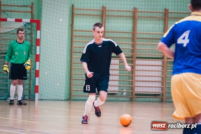 Zdjęcie w galerii na portalu naszraciborz.pl: Drugoligowe potyczki w Halowej Lidze Piłki Nożnej wiadomości z regionu