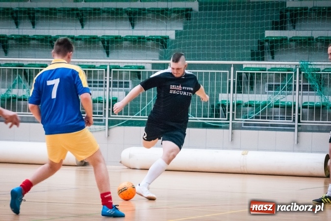Zdjęcie w galerii na portalu naszraciborz.pl: Drugoligowe potyczki w Halowej Lidze Piłki Nożnej wiadomości z regionu