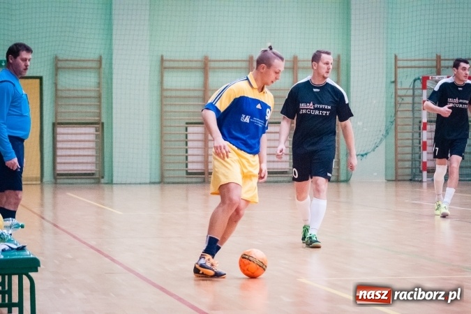 Zdjęcie w galerii na portalu naszraciborz.pl: Drugoligowe potyczki w Halowej Lidze Piłki Nożnej wiadomości z regionu