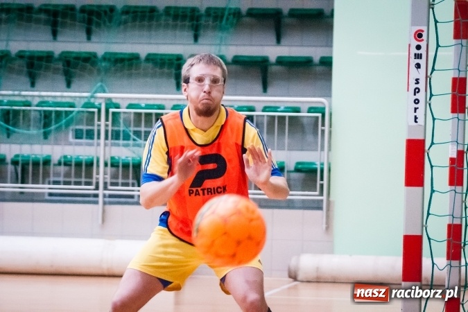 Zdjęcie w galerii na portalu naszraciborz.pl: Drugoligowe potyczki w Halowej Lidze Piłki Nożnej wiadomości z regionu