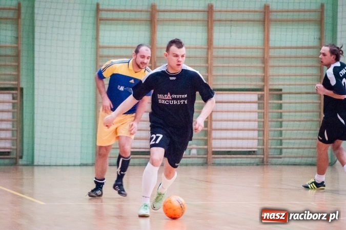 Zdjęcie w galerii na portalu naszraciborz.pl: Drugoligowe potyczki w Halowej Lidze Piłki Nożnej wiadomości z regionu
