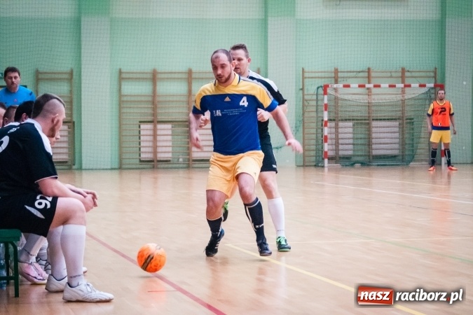 Zdjęcie w galerii na portalu naszraciborz.pl: Drugoligowe potyczki w Halowej Lidze Piłki Nożnej wiadomości z regionu