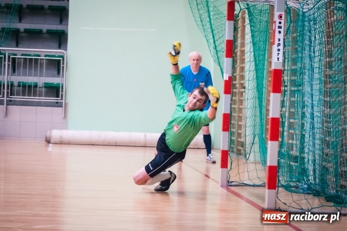 Zdjęcie w galerii na portalu naszraciborz.pl: Drugoligowe potyczki w Halowej Lidze Piłki Nożnej wiadomości z regionu