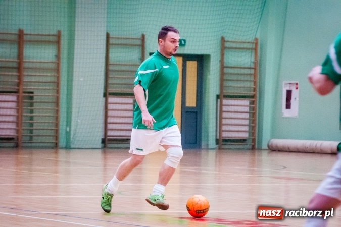 Zdjęcie w galerii na portalu naszraciborz.pl: Drugoligowe potyczki w Halowej Lidze Piłki Nożnej wiadomości z regionu