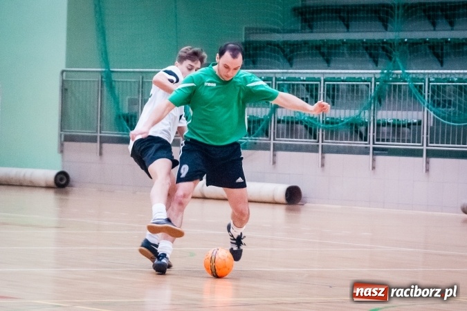 Zdjęcie w galerii na portalu naszraciborz.pl: Drugoligowe potyczki w Halowej Lidze Piłki Nożnej wiadomości z regionu