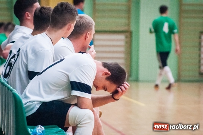 Zdjęcie w galerii na portalu naszraciborz.pl: Drugoligowe potyczki w Halowej Lidze Piłki Nożnej wiadomości z regionu