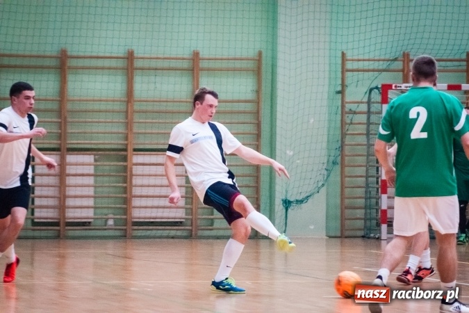 Zdjęcie w galerii na portalu naszraciborz.pl: Drugoligowe potyczki w Halowej Lidze Piłki Nożnej wiadomości z regionu