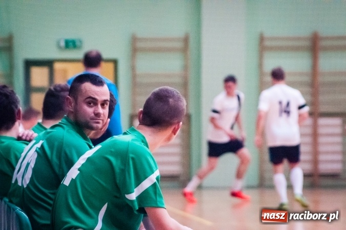 Zdjęcie w galerii na portalu naszraciborz.pl: Drugoligowe potyczki w Halowej Lidze Piłki Nożnej wiadomości z regionu