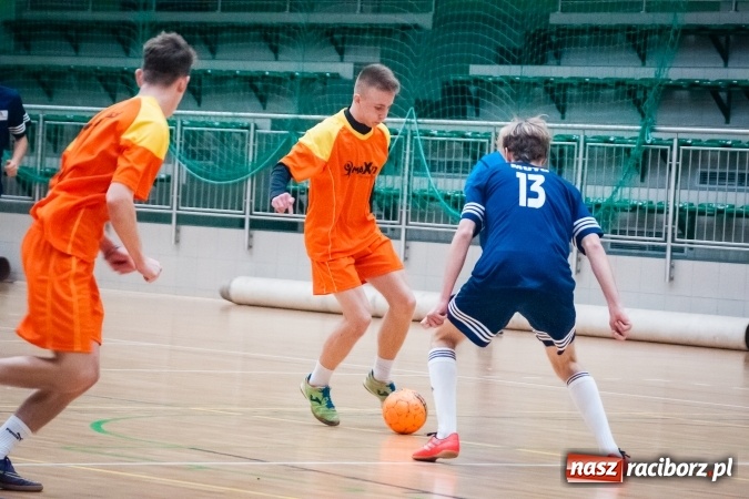 Zdjęcie w galerii na portalu naszraciborz.pl: Drugoligowe potyczki w Halowej Lidze Piłki Nożnej wiadomości z regionu