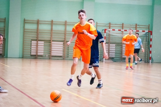 Zdjęcie w galerii na portalu naszraciborz.pl: Drugoligowe potyczki w Halowej Lidze Piłki Nożnej wiadomości z regionu